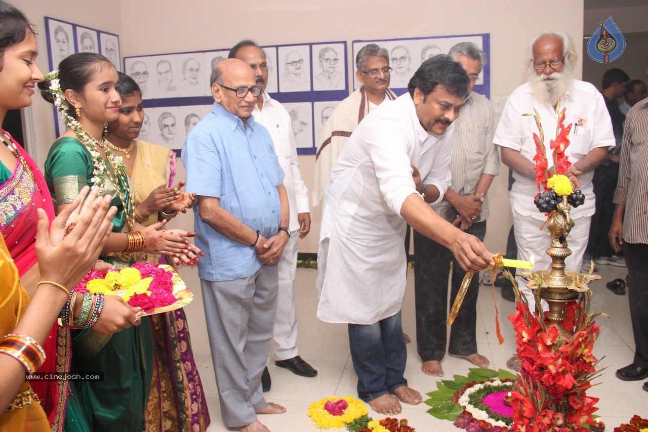 Chiranjeevi at Bapu's Film Festival 2014 - 202 / 304 photos