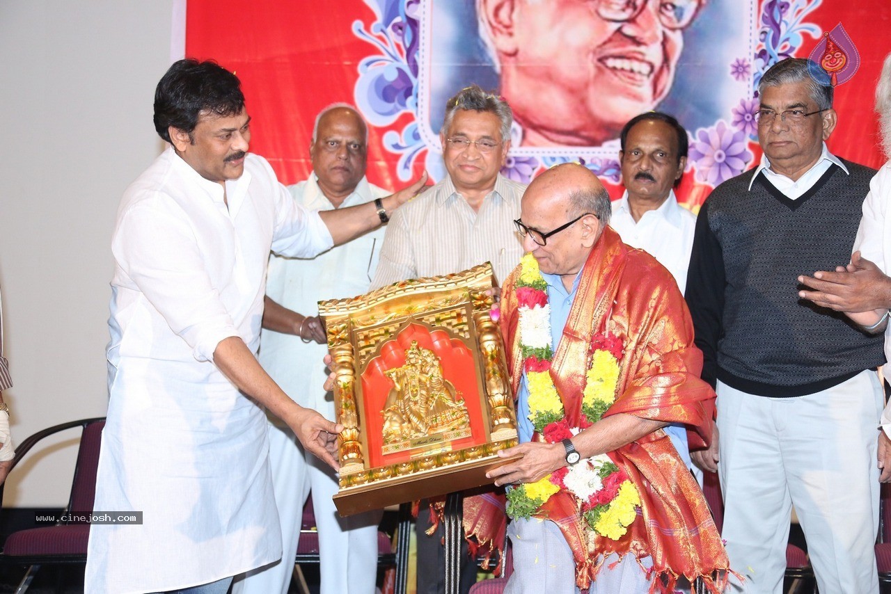 Chiranjeevi at Bapu's Film Festival 2014 - 221 / 304 photos