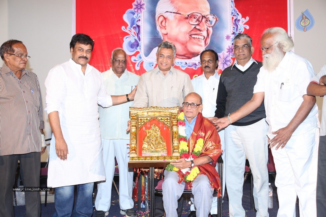 Chiranjeevi at Bapu's Film Festival 2014 - 232 / 304 photos