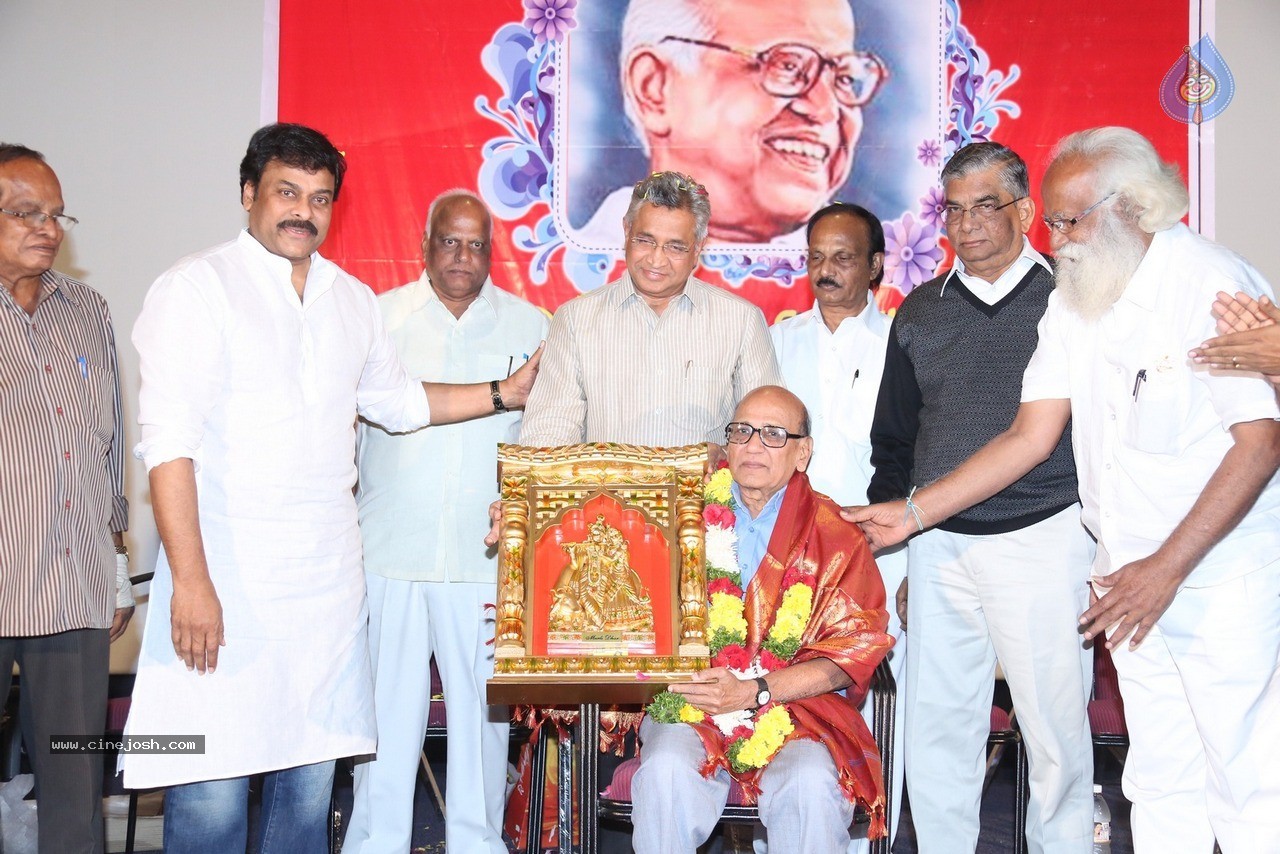 Chiranjeevi at Bapu's Film Festival 2014 - 297 / 304 photos