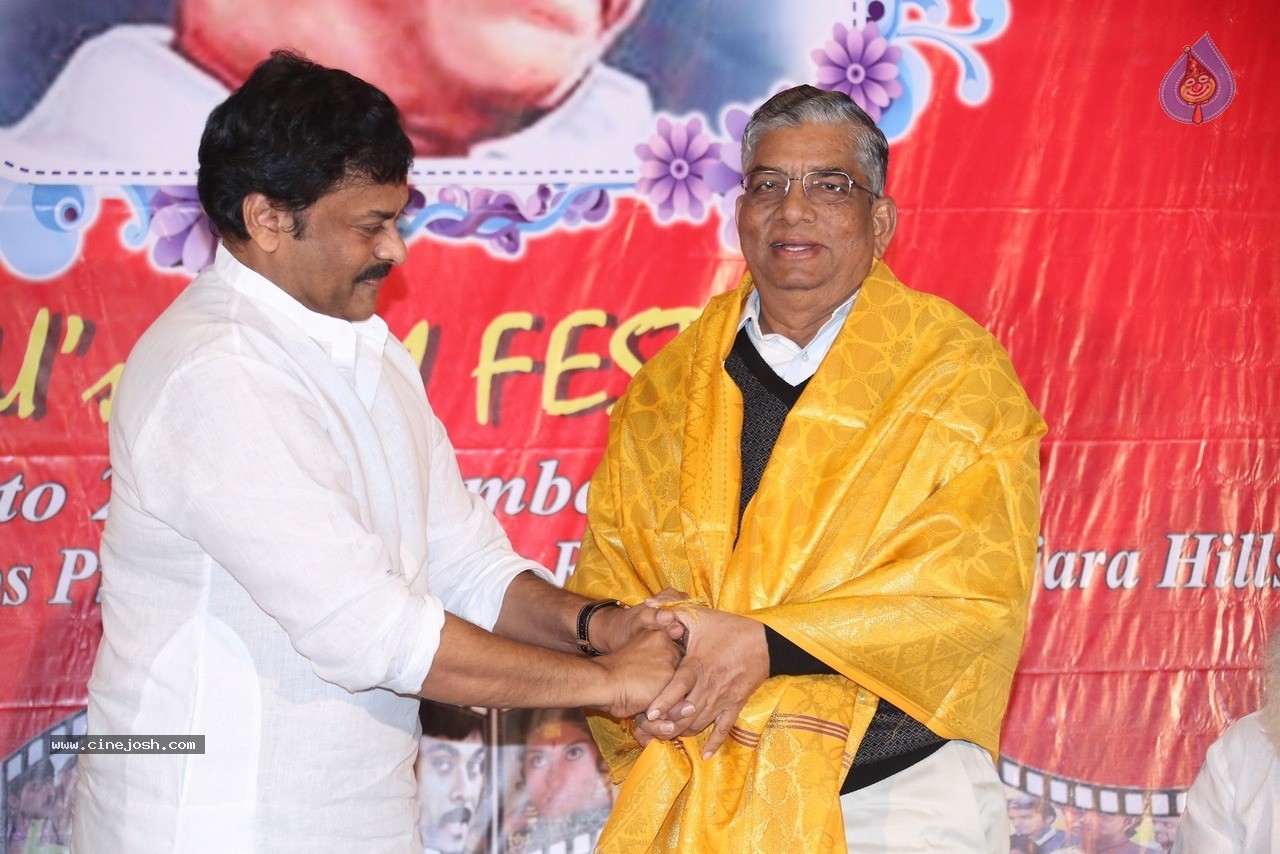 Chiranjeevi at Bapu's Film Festival 2014 - 298 / 304 photos