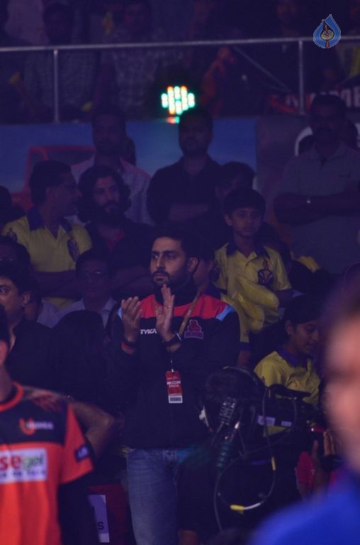 Chiru at PRO Kabaddi Match - 18 / 78 photos