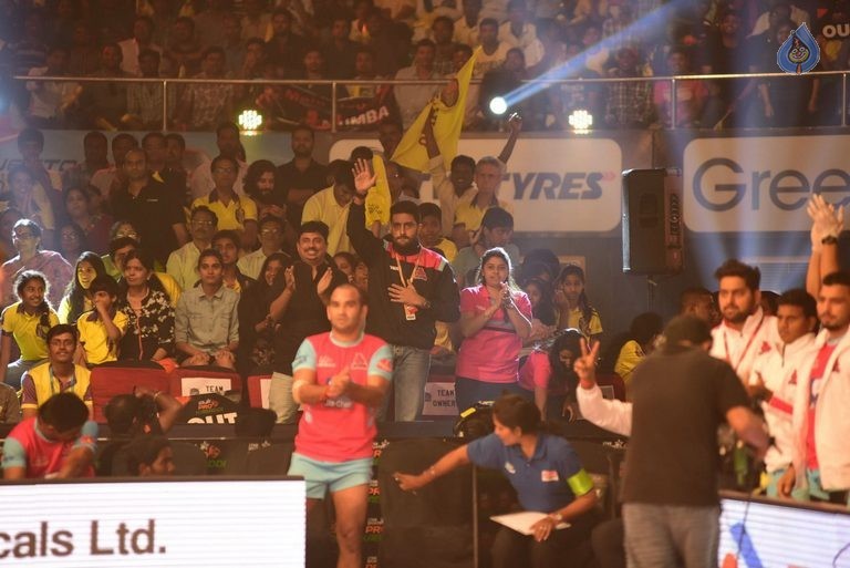 Chiru at PRO Kabaddi Match - 21 / 78 photos