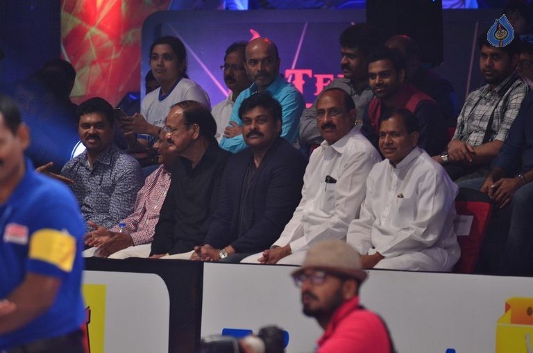 Chiru at PRO Kabaddi Match - 22 / 78 photos