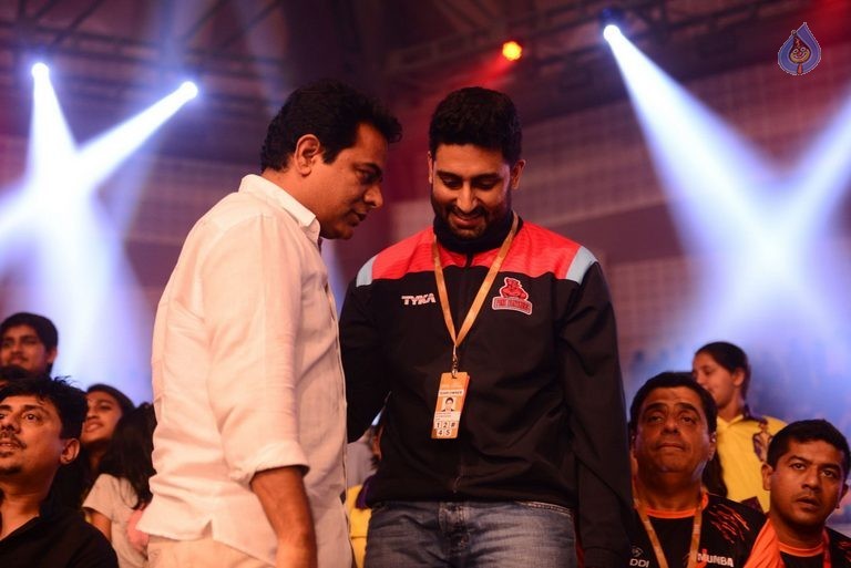 Chiru at PRO Kabaddi Match - 28 / 78 photos