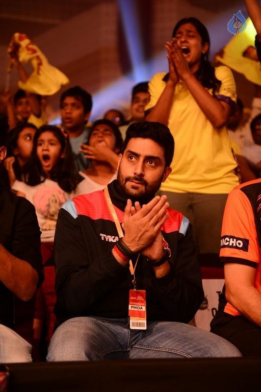 Chiru at PRO Kabaddi Match - 48 / 78 photos