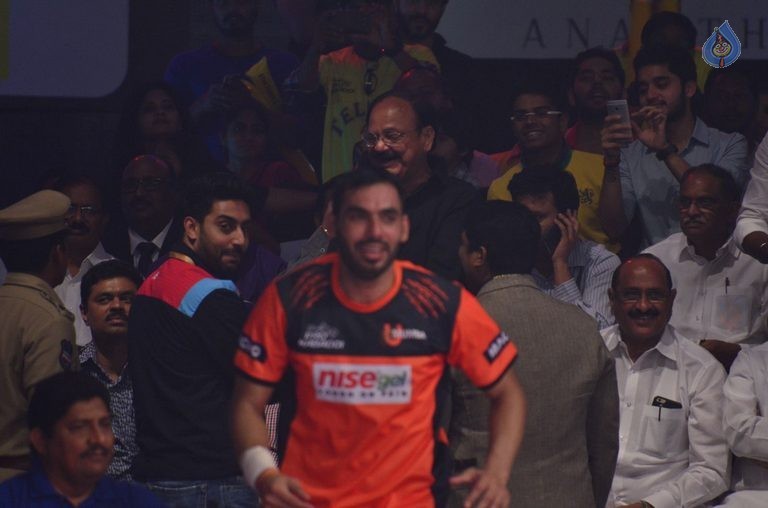 Chiru at PRO Kabaddi Match - 54 / 78 photos
