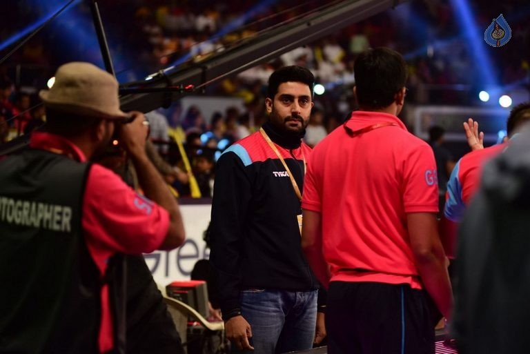 Chiru at PRO Kabaddi Match - 63 / 78 photos
