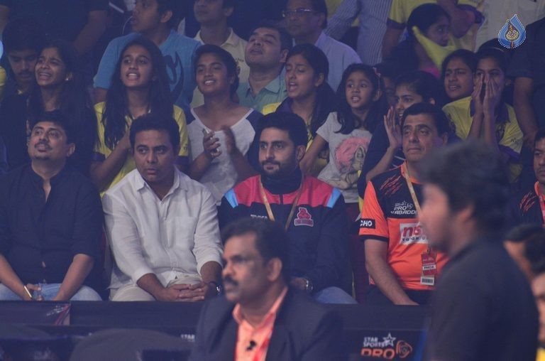Chiru at PRO Kabaddi Match - 70 / 78 photos
