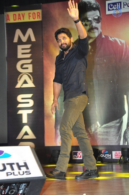 Chiranjeevi Birthday 2016 Celebrations 5 - 48 / 62 photos