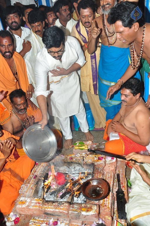 Chiranjeevi Birthday Special Pooja at Film Nagar Temple - 27 / 72 photos