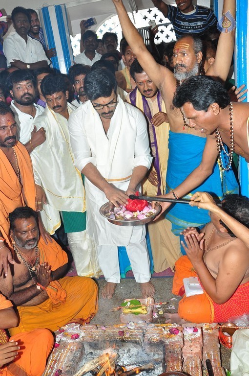 Chiranjeevi Birthday Special Pooja at Film Nagar Temple - 28 / 72 photos