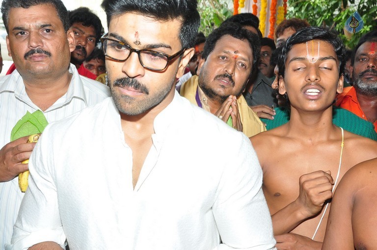 Chiranjeevi Birthday Special Pooja at Film Nagar Temple - 36 / 72 photos