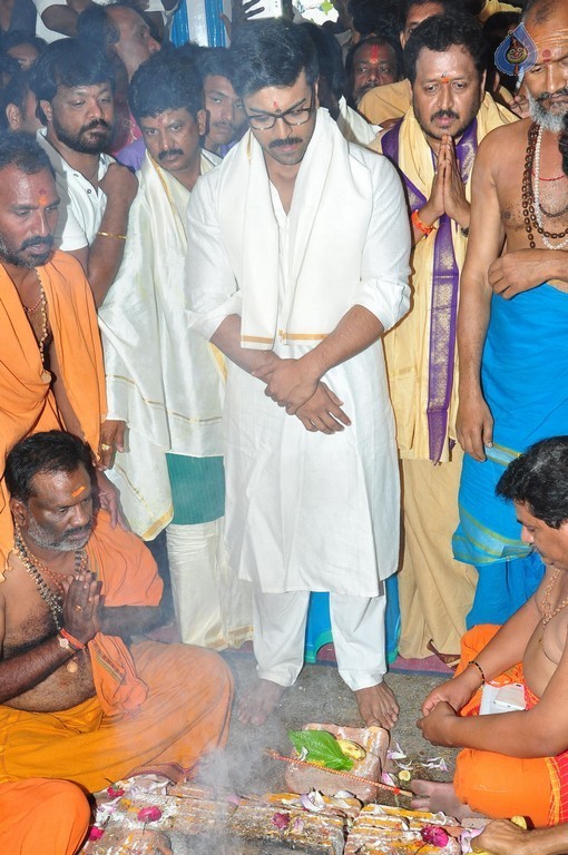 Chiranjeevi Birthday Special Pooja at Film Nagar Temple - 45 / 72 photos