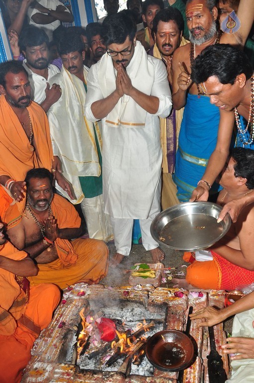 Chiranjeevi Birthday Special Pooja at Film Nagar Temple - 53 / 72 photos