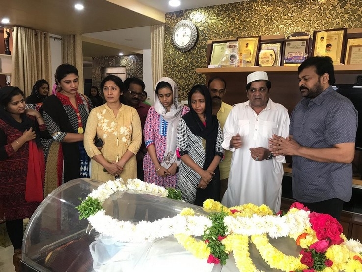 Chiranjeevi  Condolences On The Demise Of Ali Mother - 5 / 15 photos