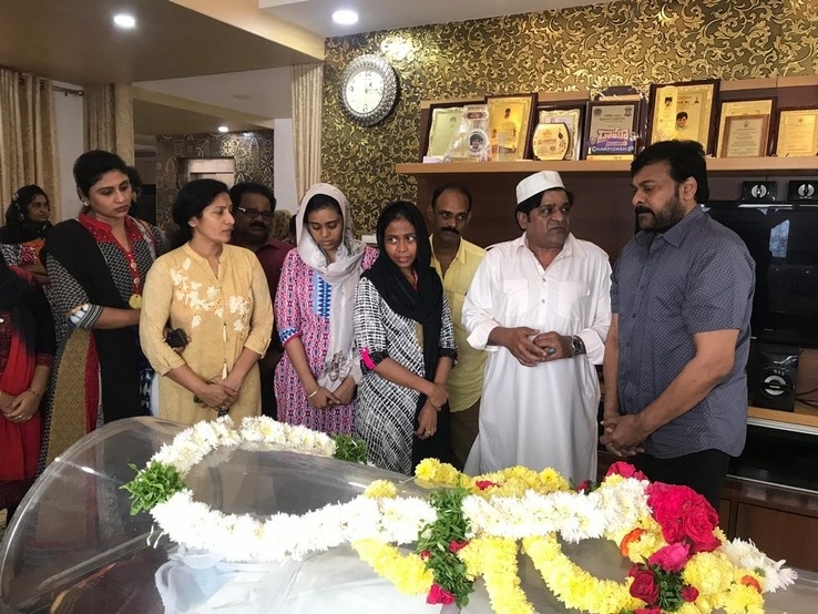 Chiranjeevi  Condolences On The Demise Of Ali Mother - 7 / 15 photos