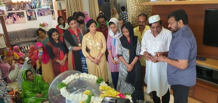 Chiranjeevi  Condolences On The Demise Of Ali Mother - 9 / 15 photos