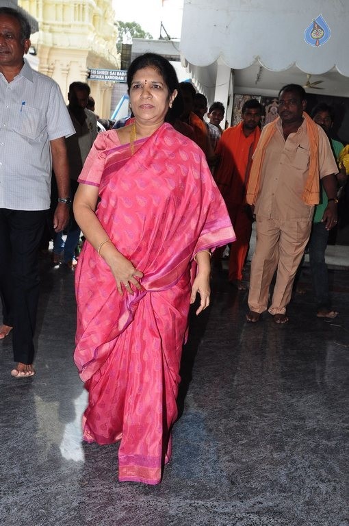 Chiranjeevi Family at Film Nagar Hanuman Temple - 12 / 42 photos