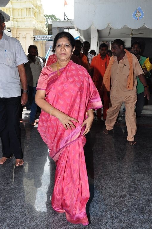Chiranjeevi Family at Film Nagar Hanuman Temple - 16 / 42 photos