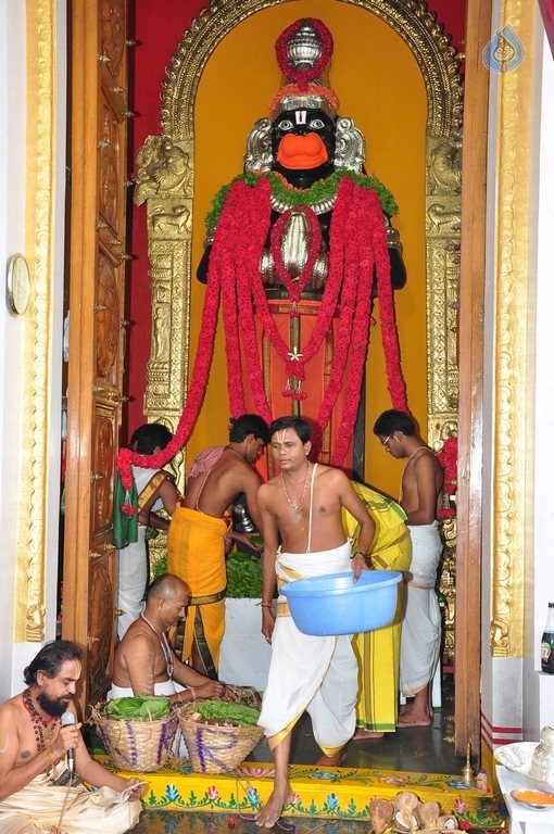 Chiranjeevi Family at Film Nagar Hanuman Temple - 20 / 42 photos