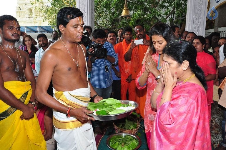 Chiranjeevi Family at Film Nagar Hanuman Temple - 26 / 42 photos