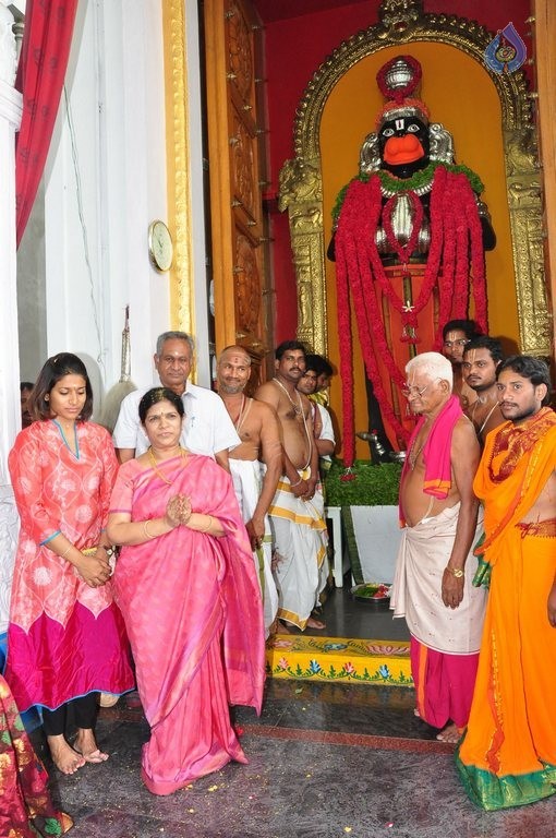 Chiranjeevi Family at Film Nagar Hanuman Temple - 32 / 42 photos
