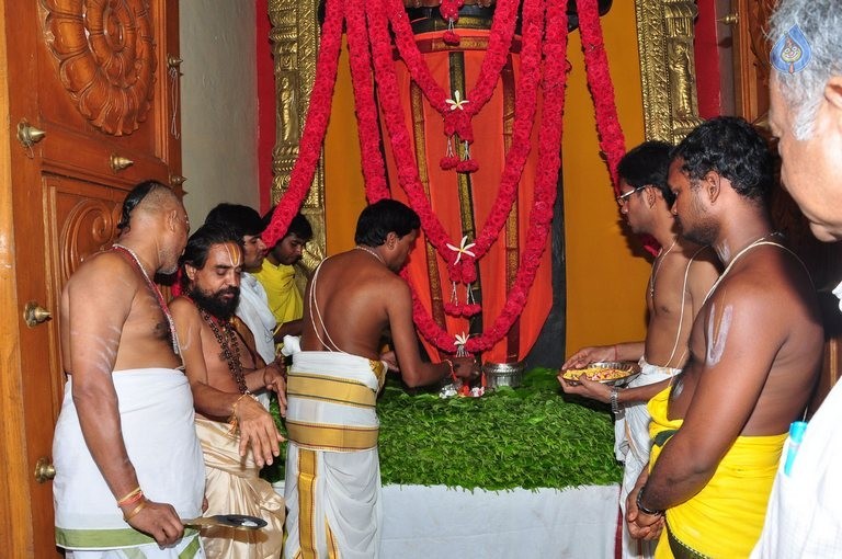Chiranjeevi Family at Film Nagar Hanuman Temple - 33 / 42 photos