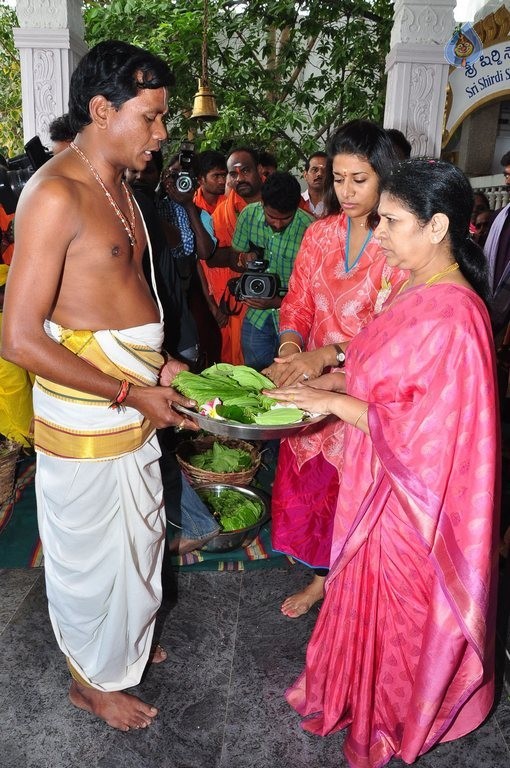 Chiranjeevi Family at Film Nagar Hanuman Temple - 34 / 42 photos