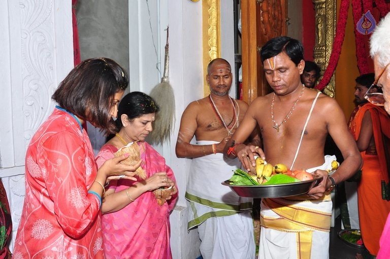 Chiranjeevi Family at Film Nagar Hanuman Temple - 39 / 42 photos