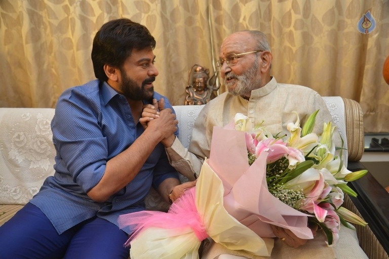 Chiranjeevi Meets K Viswanath - 11 / 18 photos