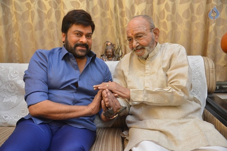 Chiranjeevi Meets K Viswanath - 12 / 18 photos