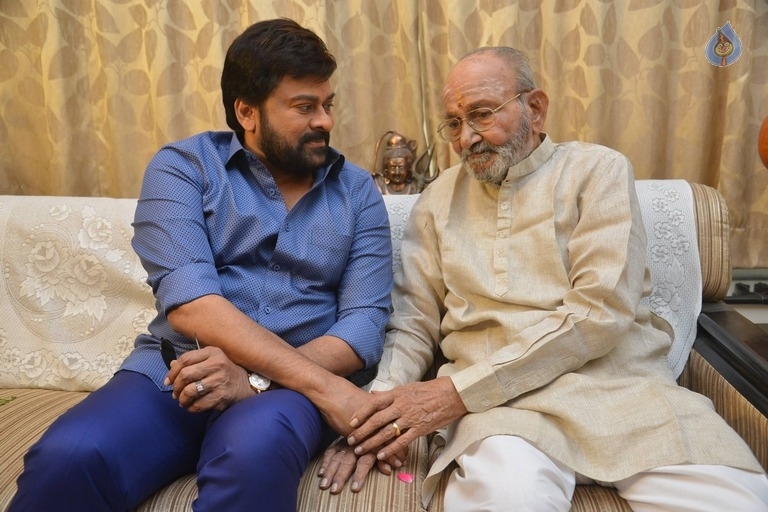 Chiranjeevi Meets K Viswanath - 15 / 18 photos