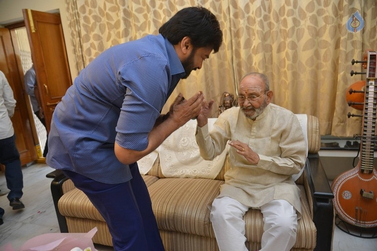 Chiranjeevi Meets K Viswanath - 17 / 18 photos