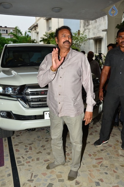Chiranjeevi, Mohan Babu and Allu Aravind Meets Dasari Narayana Rao - 6 / 73 photos