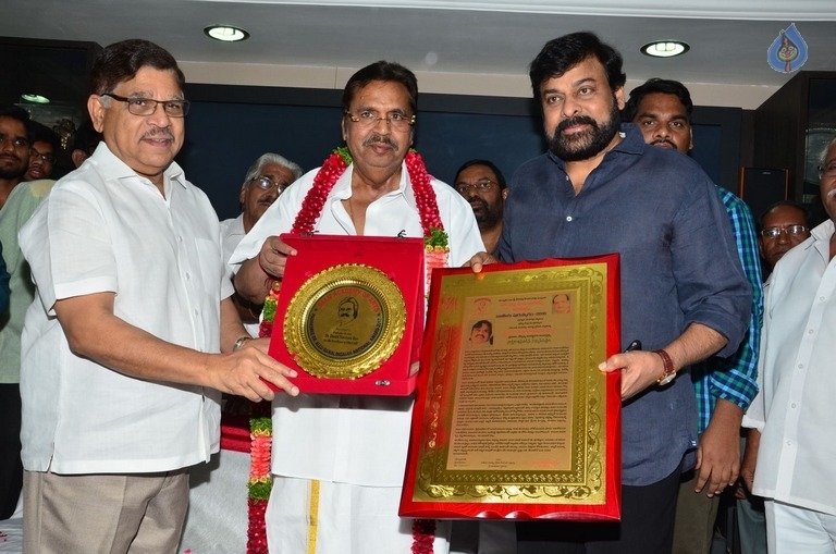 Chiranjeevi, Mohan Babu and Allu Aravind Meets Dasari Narayana Rao - 21 / 73 photos