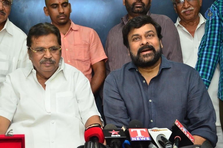 Chiranjeevi, Mohan Babu and Allu Aravind Meets Dasari Narayana Rao - 23 / 73 photos