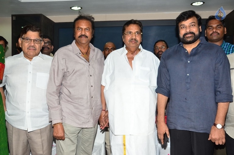 Chiranjeevi, Mohan Babu and Allu Aravind Meets Dasari Narayana Rao - 33 / 73 photos