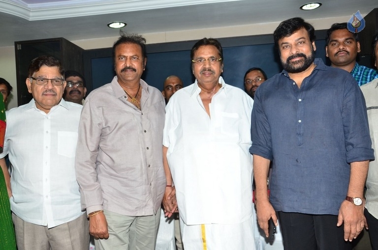 Chiranjeevi, Mohan Babu and Allu Aravind Meets Dasari Narayana Rao - 53 / 73 photos