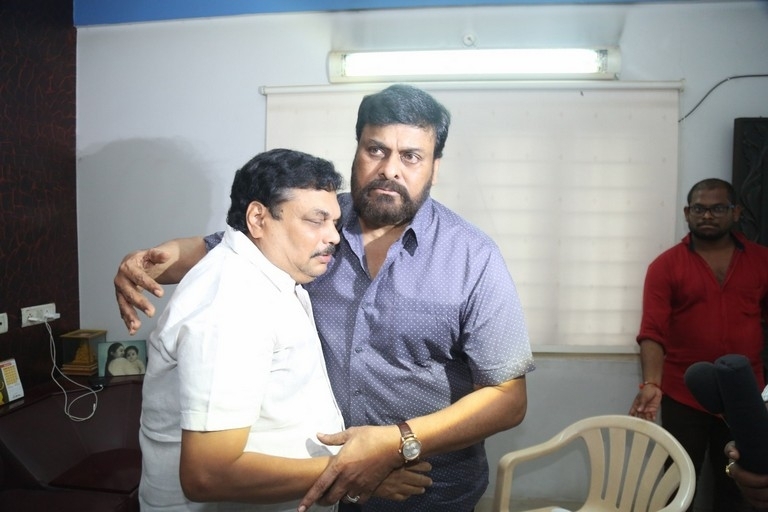 Chiranjeevi Pays Tribute To B Jaya - 4 / 21 photos