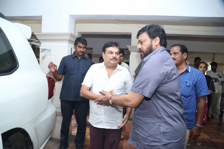 Chiranjeevi Pays Tribute To B Jaya - 8 / 21 photos