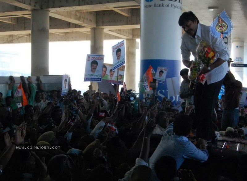 Chiru gets Rousing Reception at RGI Airport - 5 / 19 photos