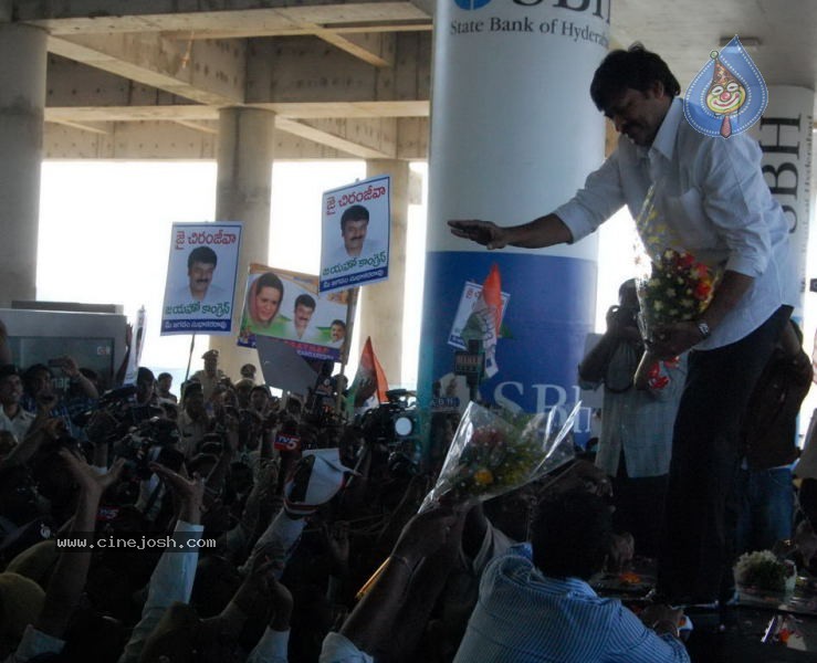 Chiru gets Rousing Reception at RGI Airport - 8 / 19 photos