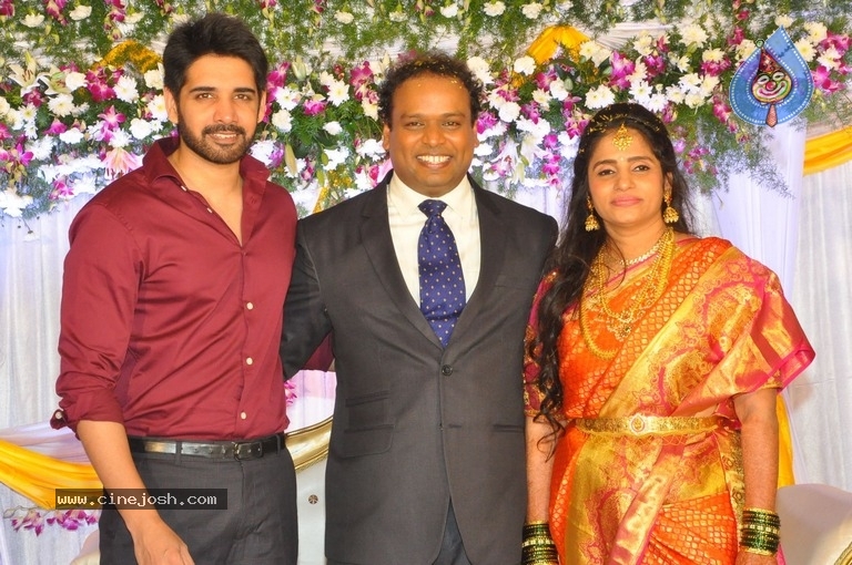 Comedian Harish Wedding Reception Photos - 27 / 29 photos