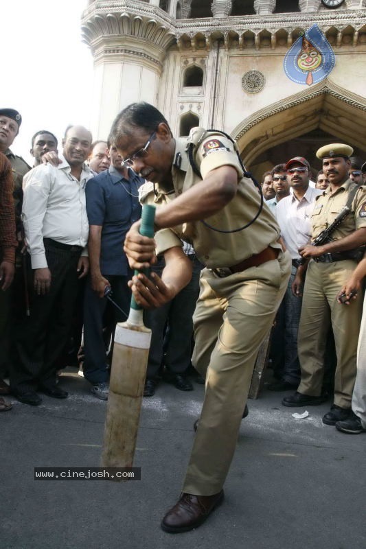 Commissioner AK . Khan Plays Cricket in Old City  - 47 / 58 photos