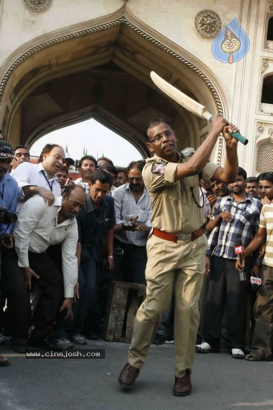 Commissioner AK . Khan Plays Cricket in Old City  - 50 / 58 photos