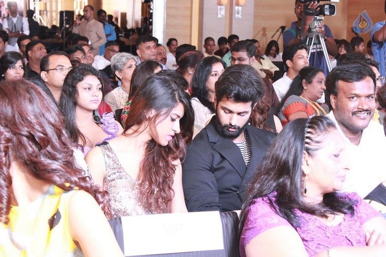 Cosmo Glitz Beauty Awards 2015 - 29 / 36 photos