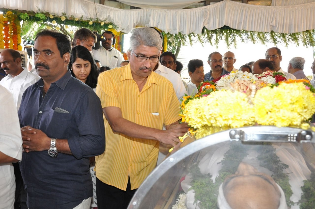 D Ramanaidu Anthima Yatra 01 - 10 / 171 photos