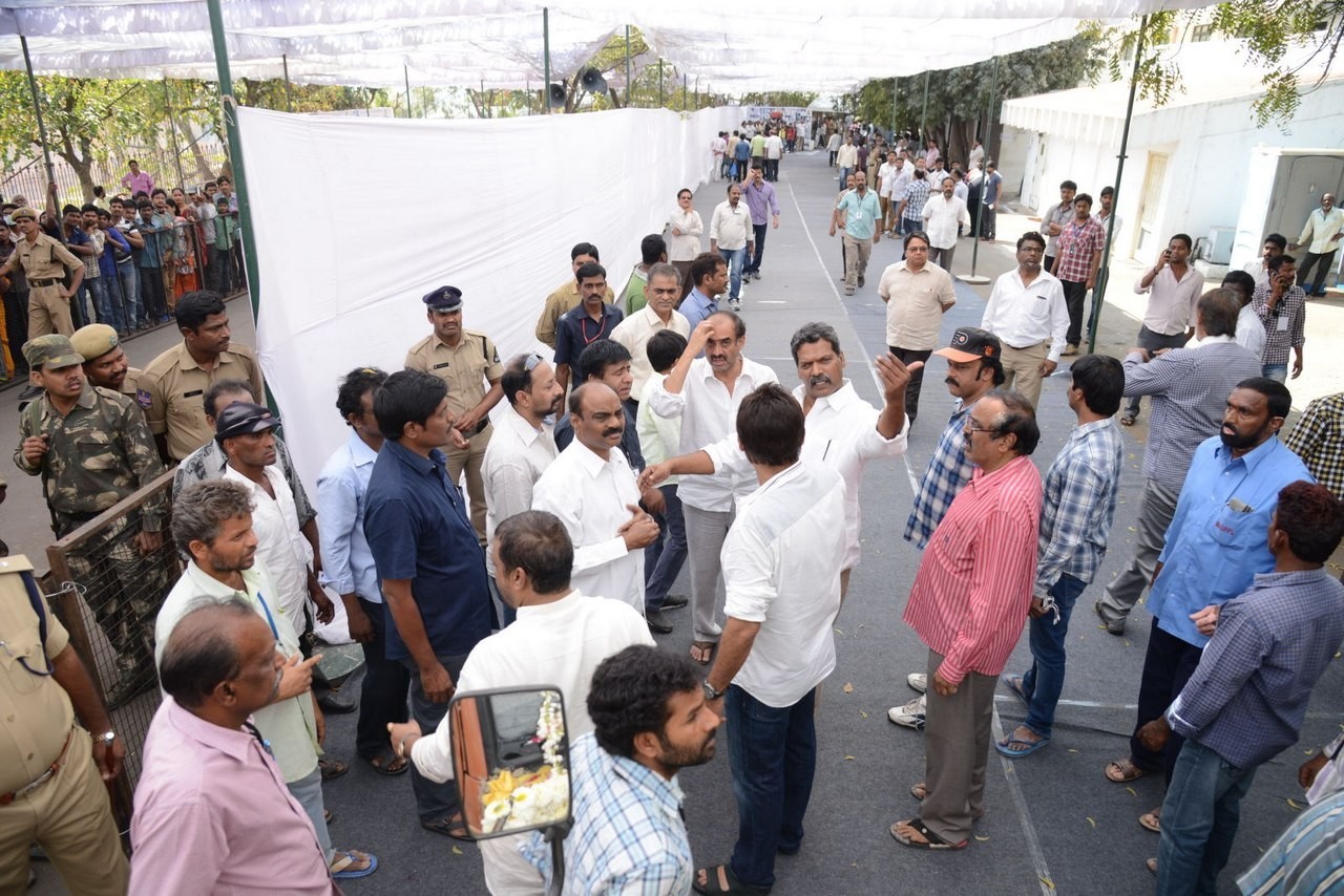 D Ramanaidu Anthima Yatra 01 - 16 / 171 photos