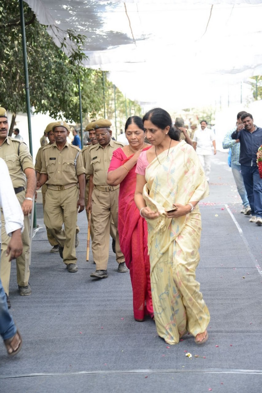 D Ramanaidu Anthima Yatra 01 - 25 / 171 photos